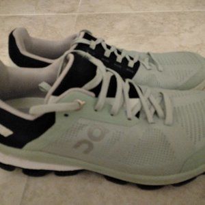 Womens ON Running Cloudsurfer Size 7.5